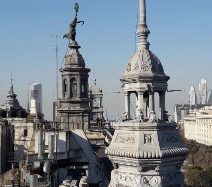 C�pulas en Avenida de Mayo